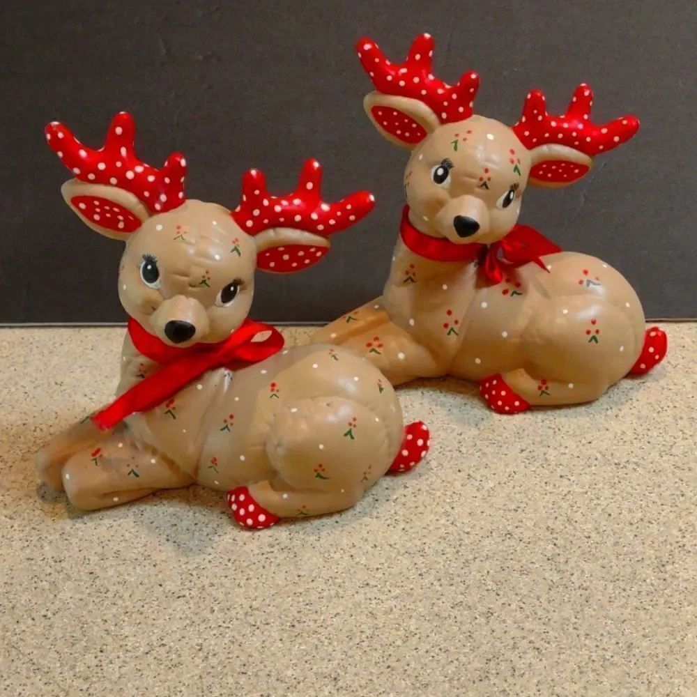 👍 Ceramic Christmas Reindeer Figures.  CH 1